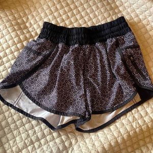 Lululemon Tracker Shorts Size 4